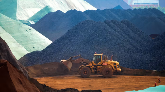 Железная руда дешевеет из-за снижения спроса в Китае