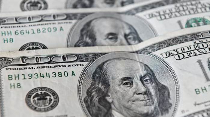 Непобедимый доллар растет на фоне повышения ставок